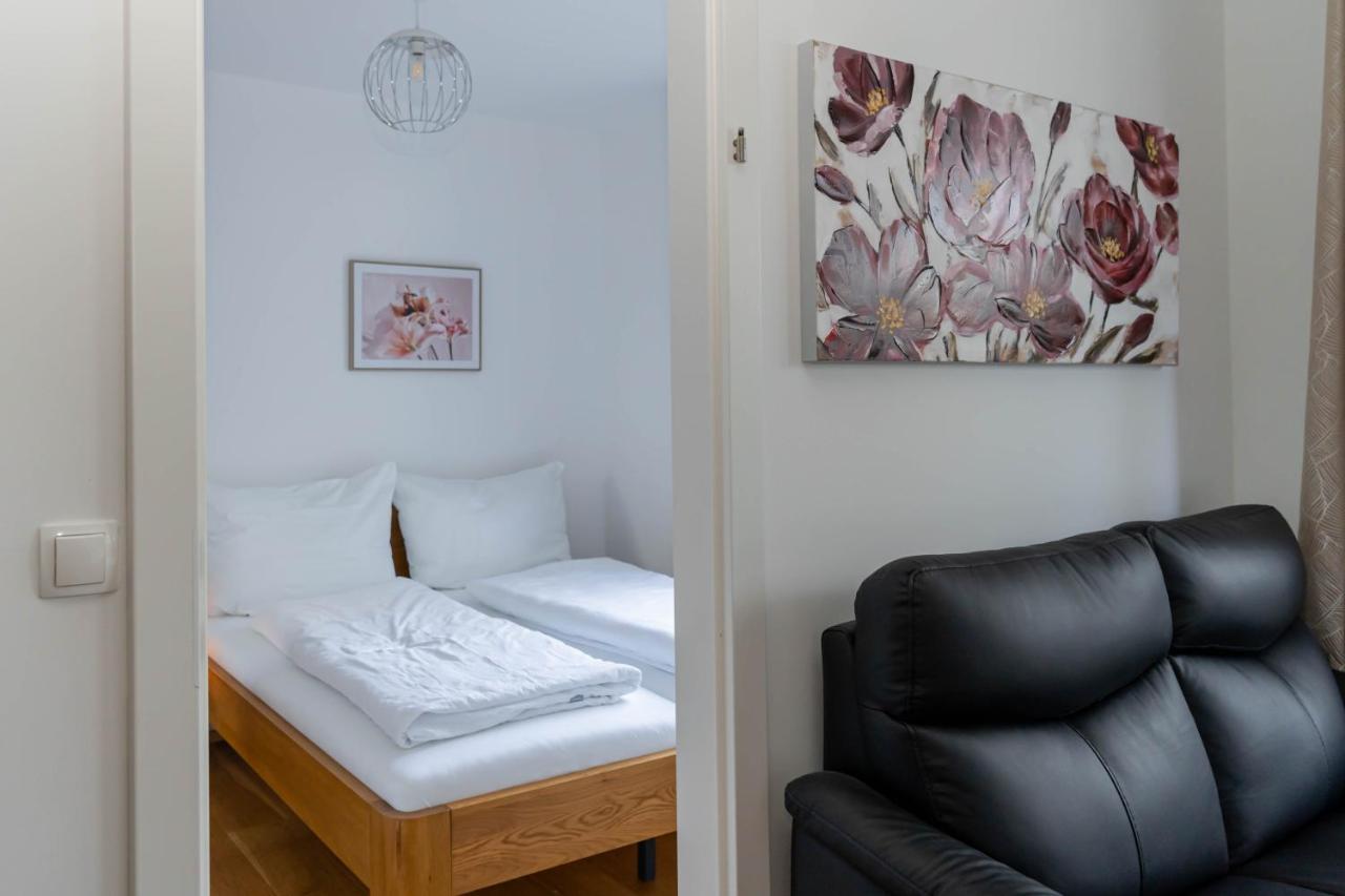 Modern Apartment With Tiny Garden Near City Center Viena Exterior foto